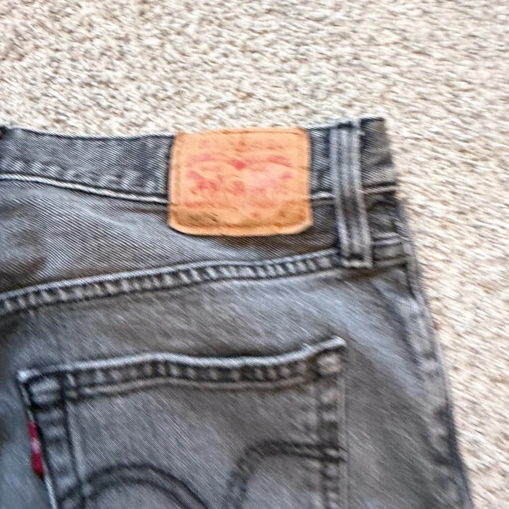 Levis 501 Original Fit Gray Straight Leg Button Fly Denim Jeans W25 L34